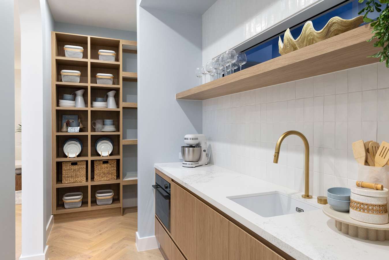 BLK43A house design walk-in-pantry