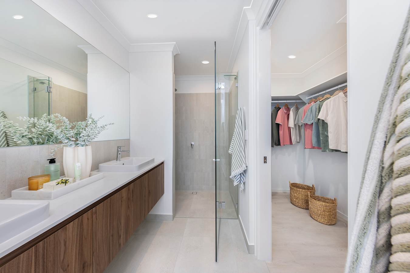 image upload c_limit,f_auto,h_900 v1774418418 home-designs meridian displays meridian-24-aura meridian-24-home-design-aura-display_ensuite