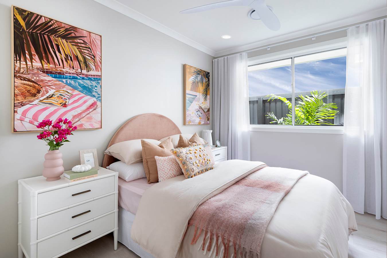 image upload c_limit,f_auto,h_900 v1774418421 home-designs meridian displays meridian-24-aura meridian-24-home-design-aura-display_bedroom4