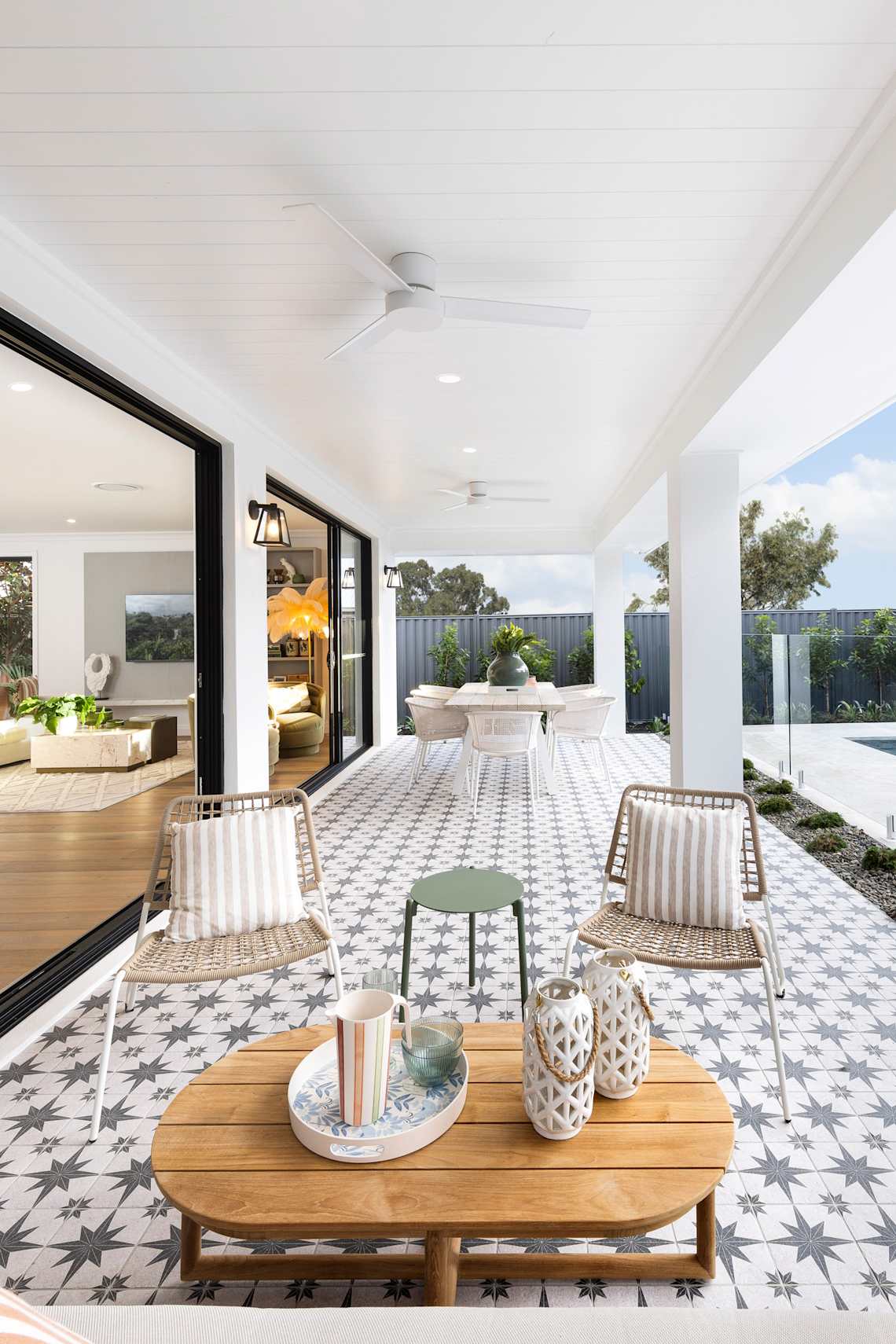 Grayson 33 home design outdoor living in Classic style - Awards