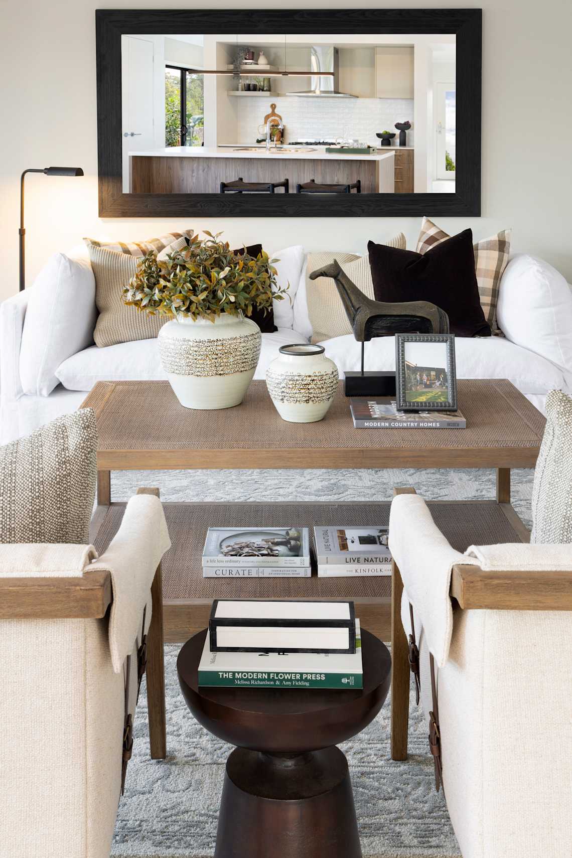 Marina 25 home design living in Classic style