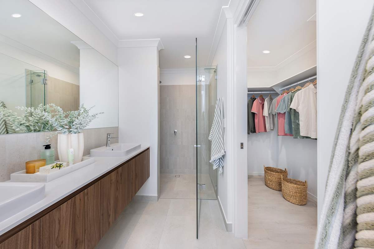 image upload c_limit,f_auto,w_1200 v1774418418 home-designs meridian displays meridian-24-aura meridian-24-home-design-aura-display_ensuite