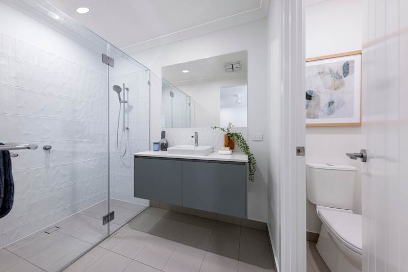 image upload c_limit,f_auto,w_800 v1774417367 home-designs aria displays aria-42-aura aria-42-home-design-aura-display_ensuite2