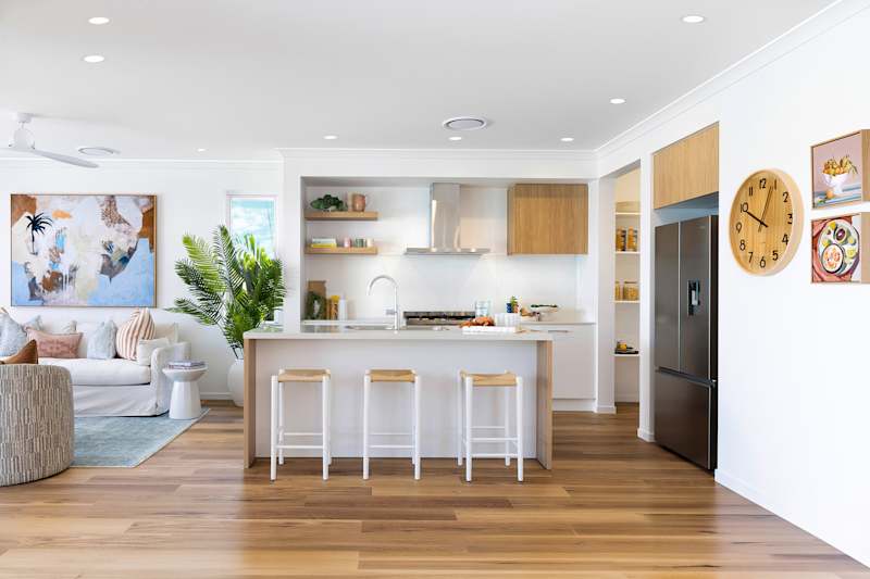 clovelly 23 dining and kitchen