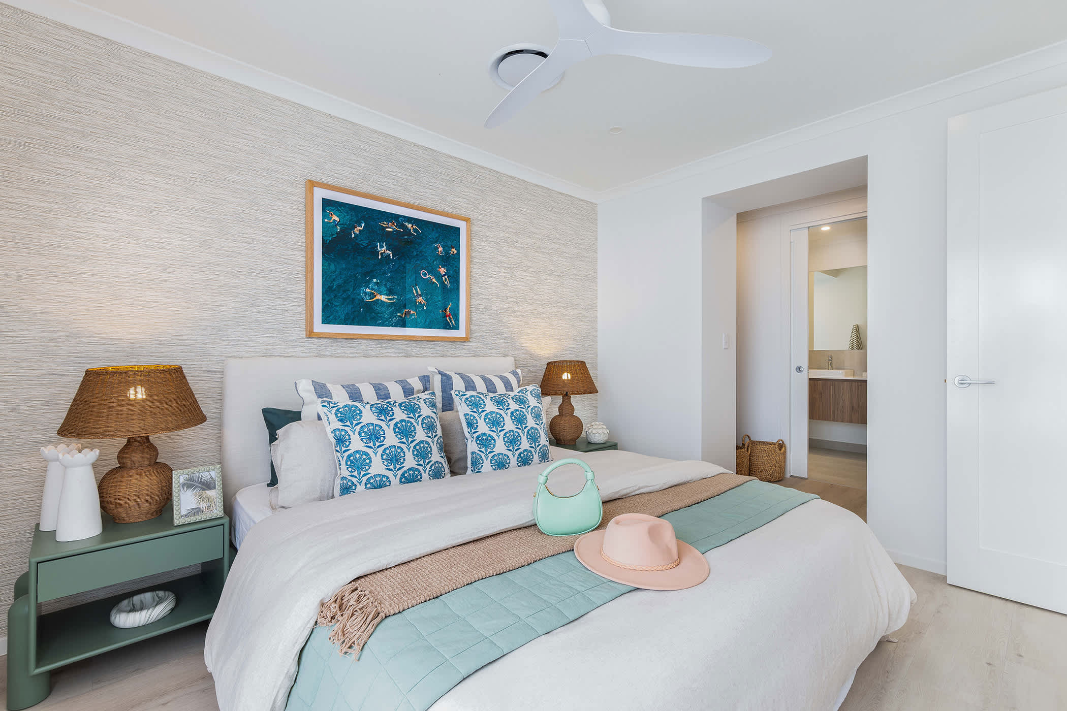 image upload c_limit,f_auto v1774418424 home-designs meridian displays meridian-24-aura meridian-24-home-design-aura-display_mastersuite